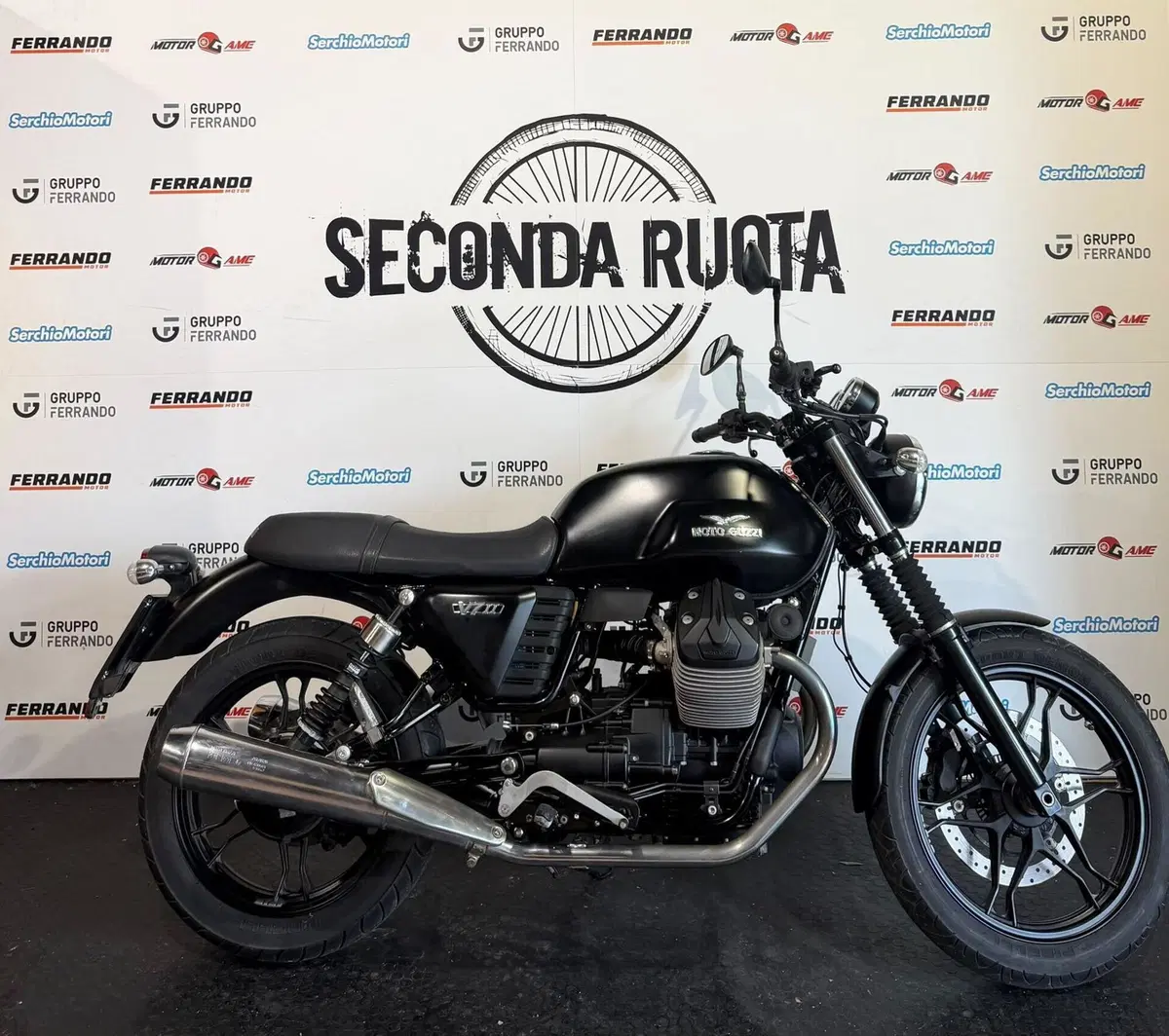 Moto Guzzi V7 II Stone (2015 - 17)