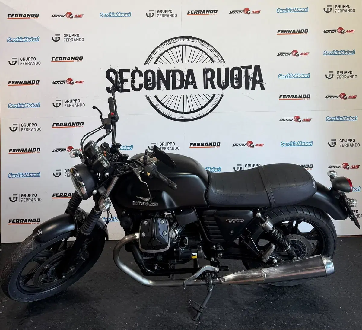 Moto Guzzi V7 II Stone (2015 - 17) (2)