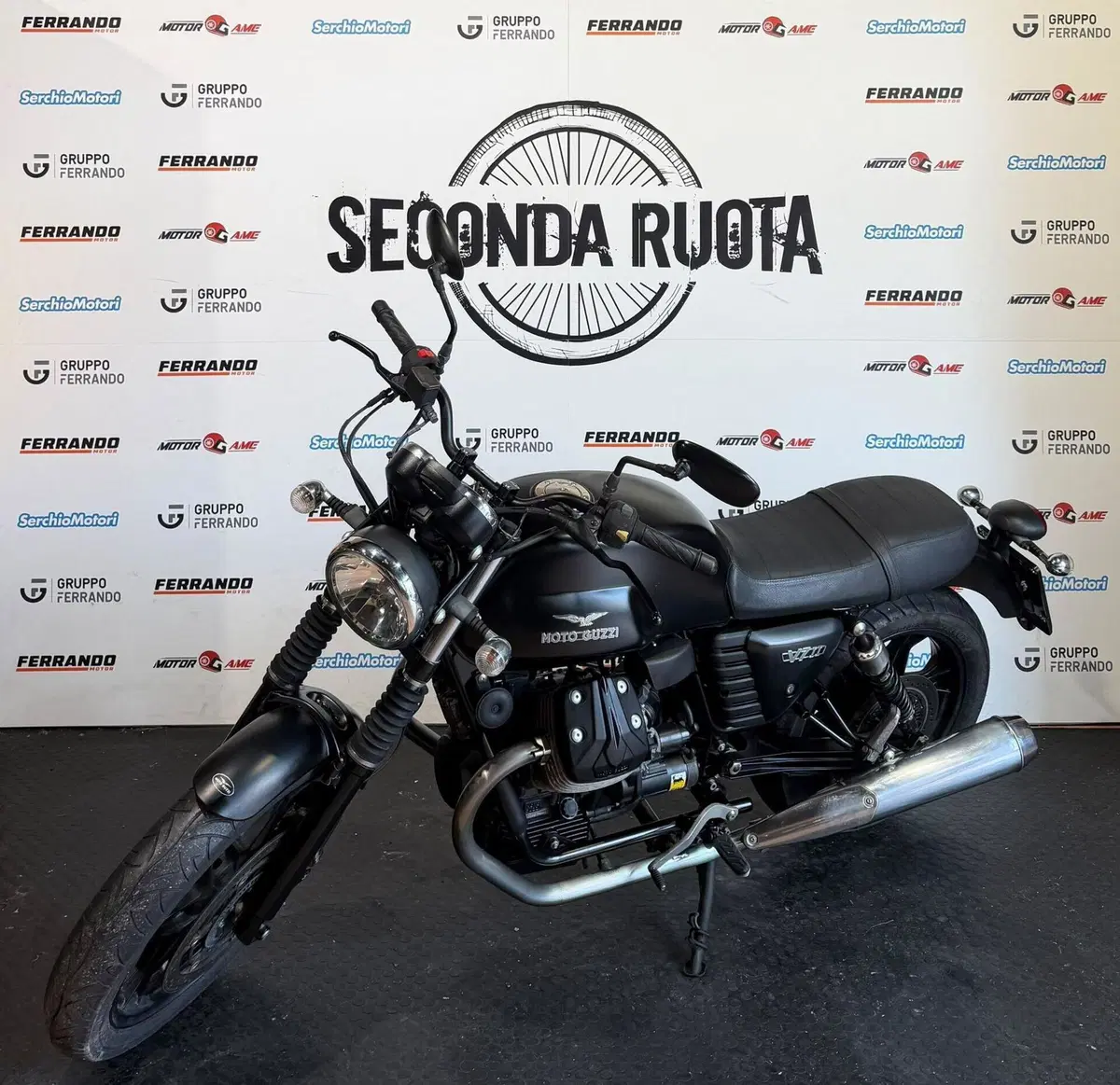 Moto Guzzi V7 II Stone (2015 - 17) (3)