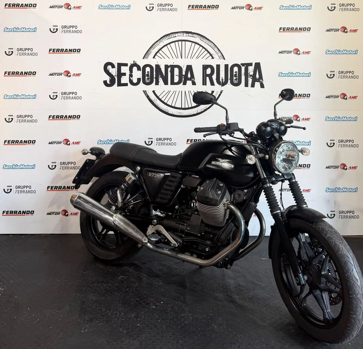 Moto Guzzi V7 II Stone (2015 - 17) (4)