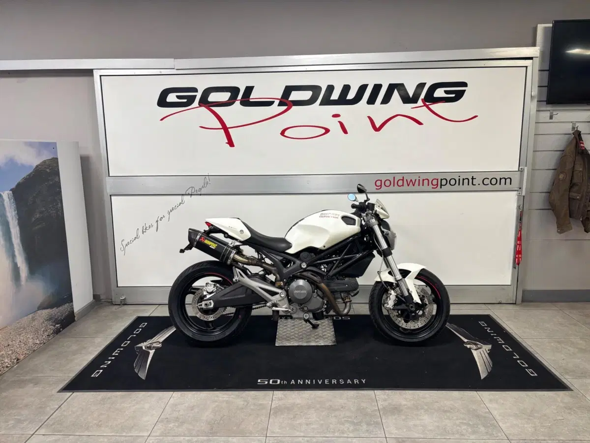 Ducati Monster 696 (2008 - 13) (2)