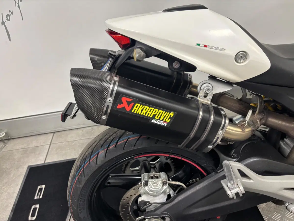Ducati Monster 696 (2008 - 13) (8)