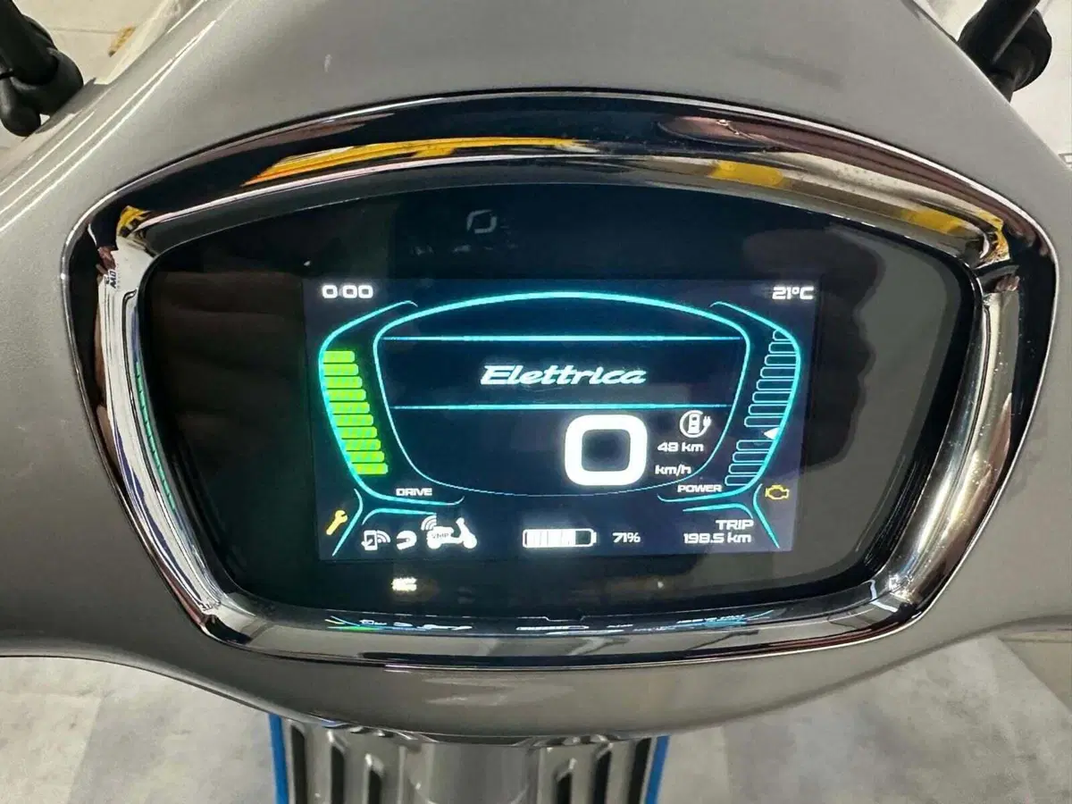 Vespa Primavera Elettrica 70 Tech (2024 - 26) (11)