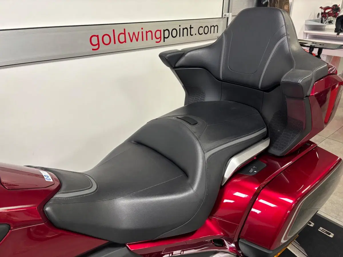 Honda GL 1800 Gold Wing Tour DTC (2018 - 20) (4)