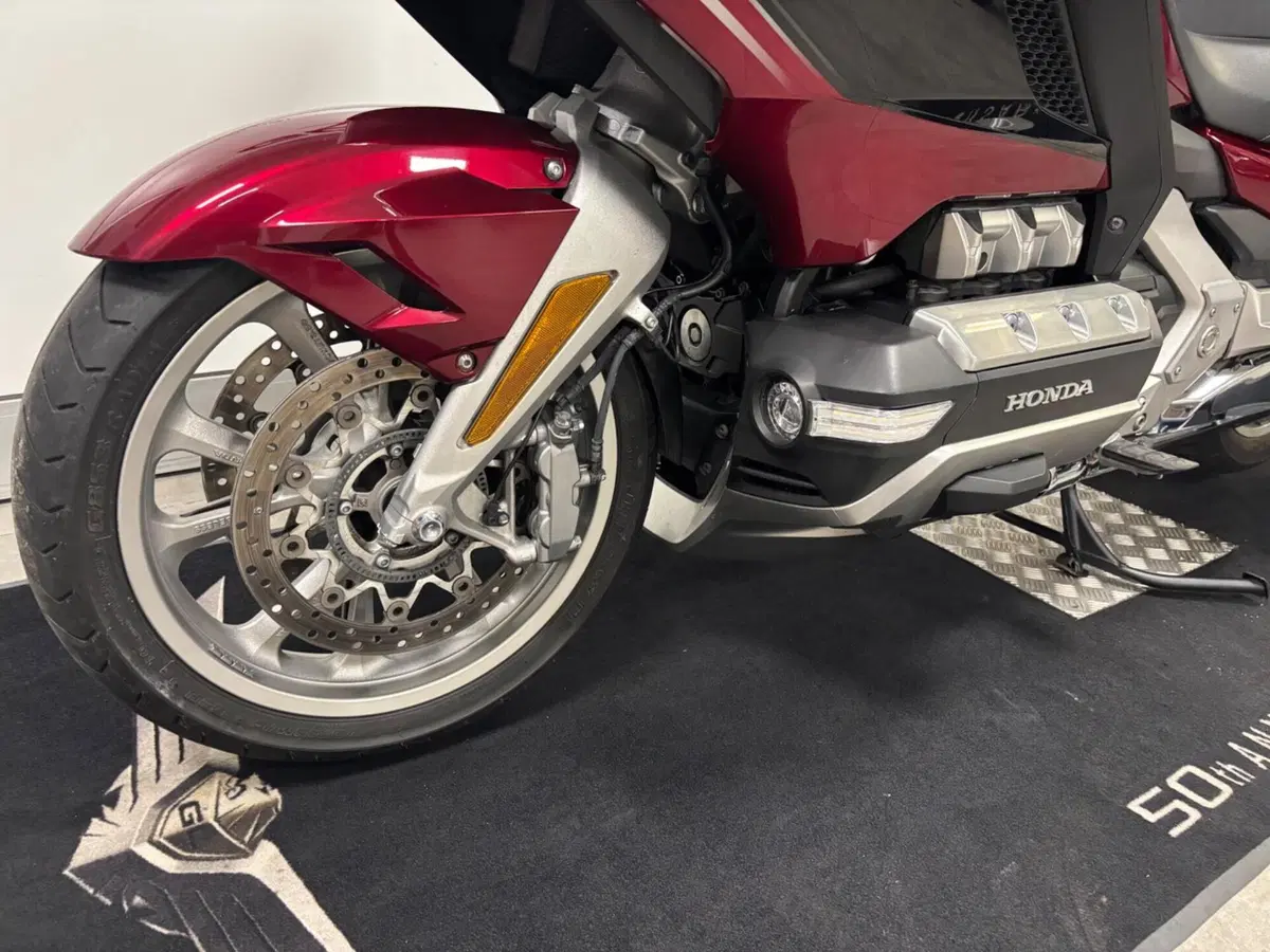 Honda GL 1800 Gold Wing Tour DTC (2018 - 20) (6)