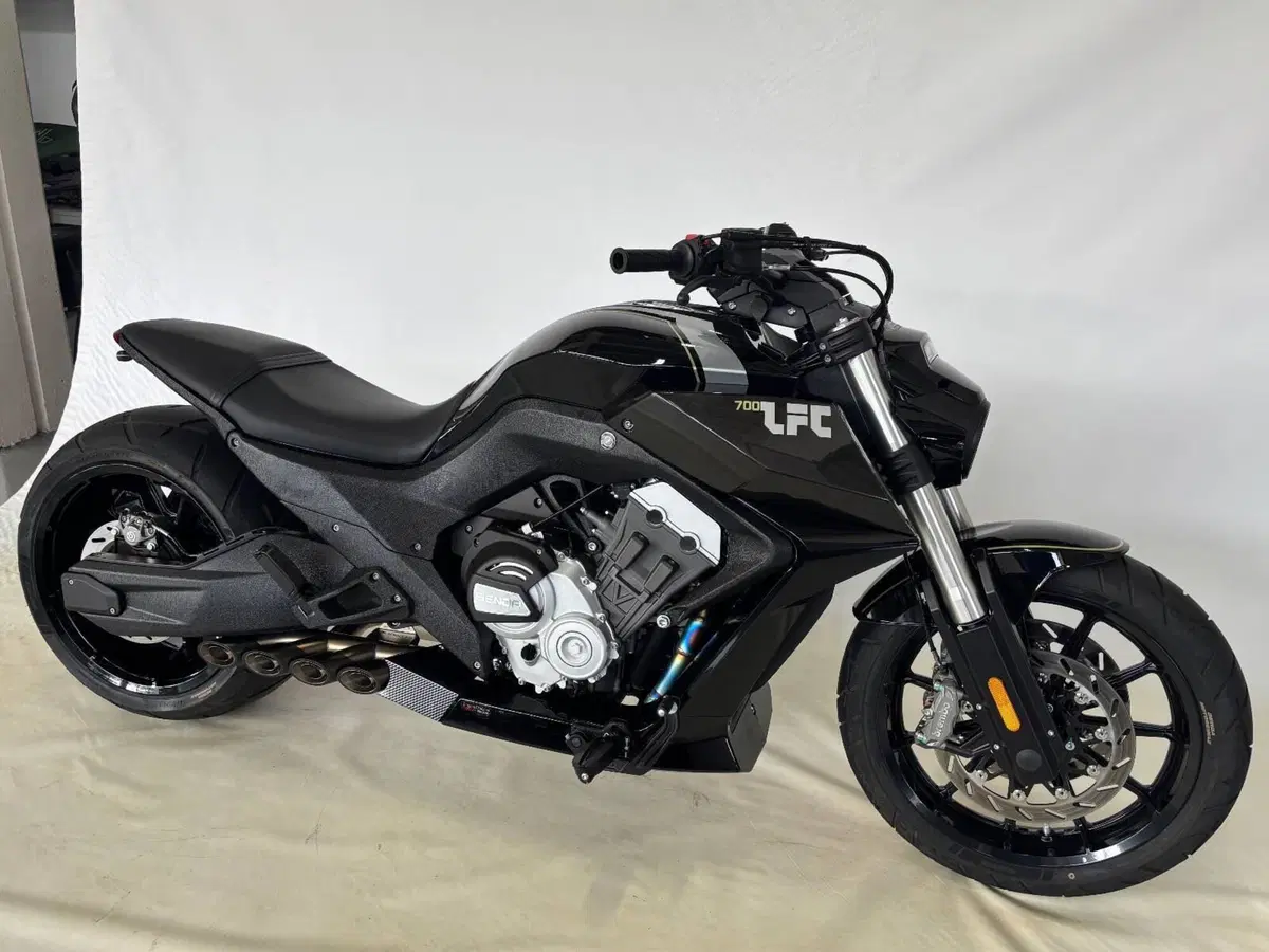 Benda Motorcycles LFC 700 (2024 - 26) (5)