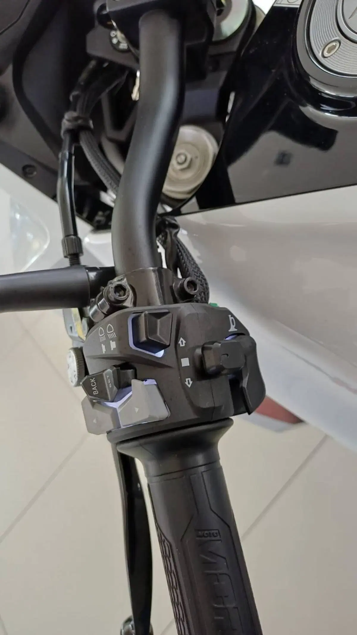 Moto Morini X-Cape 650 (2021 - 26) (8)