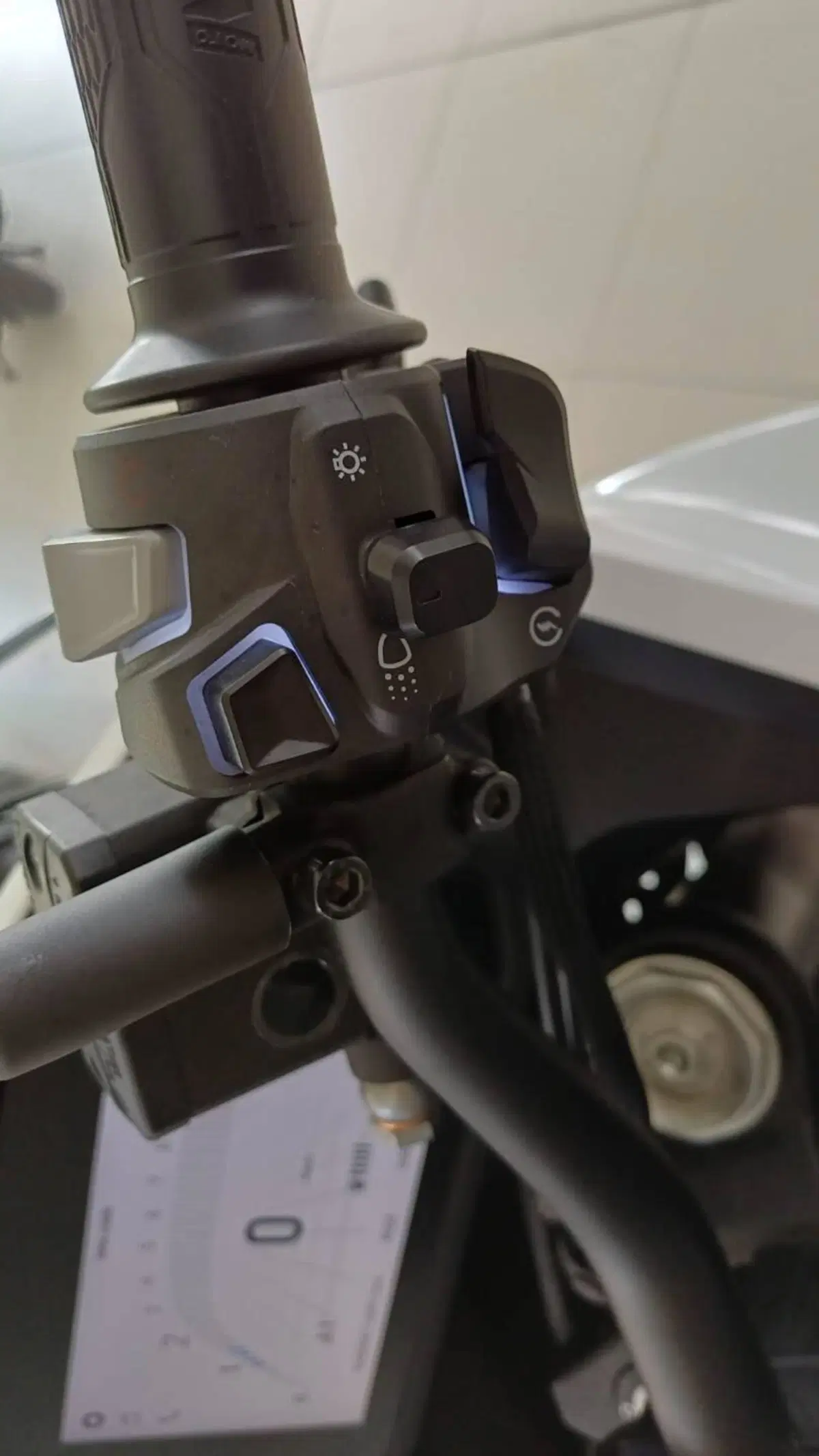 Moto Morini X-Cape 650 (2021 - 26) (9)