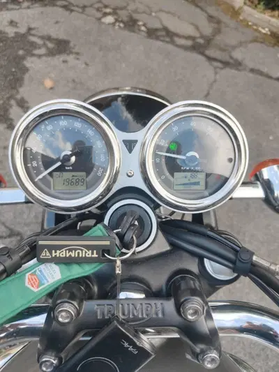 Triumph Bonneville T120 (2021 - 25) usata