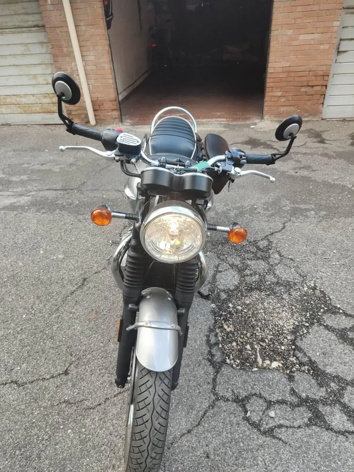 Triumph Bonneville T120 (2021 - 25) (2)