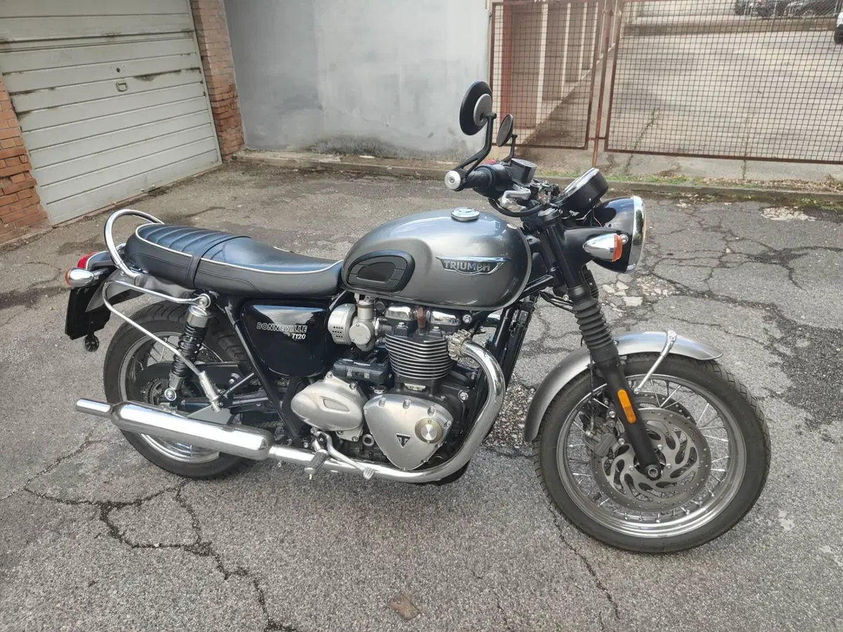 Triumph Bonneville T120 (2021 - 25) (3)