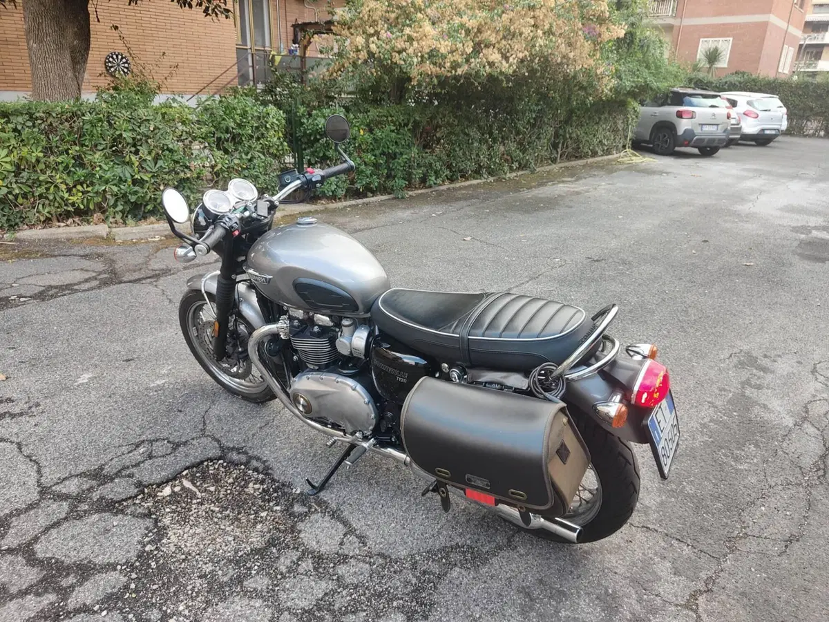 Triumph Bonneville T120 (2021 - 25) (5)