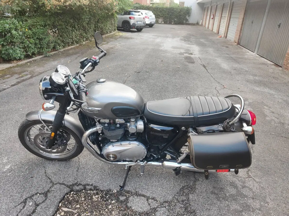 Triumph Bonneville T120 (2021 - 25) (6)