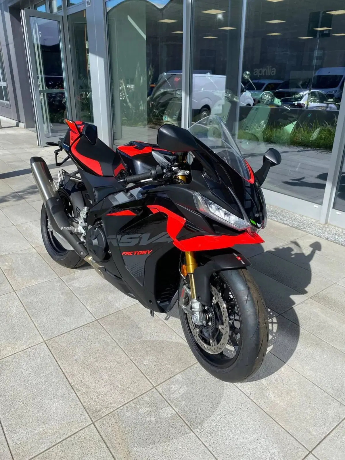Aprilia RSV4 1100 Factory (2025 - 26) (2)