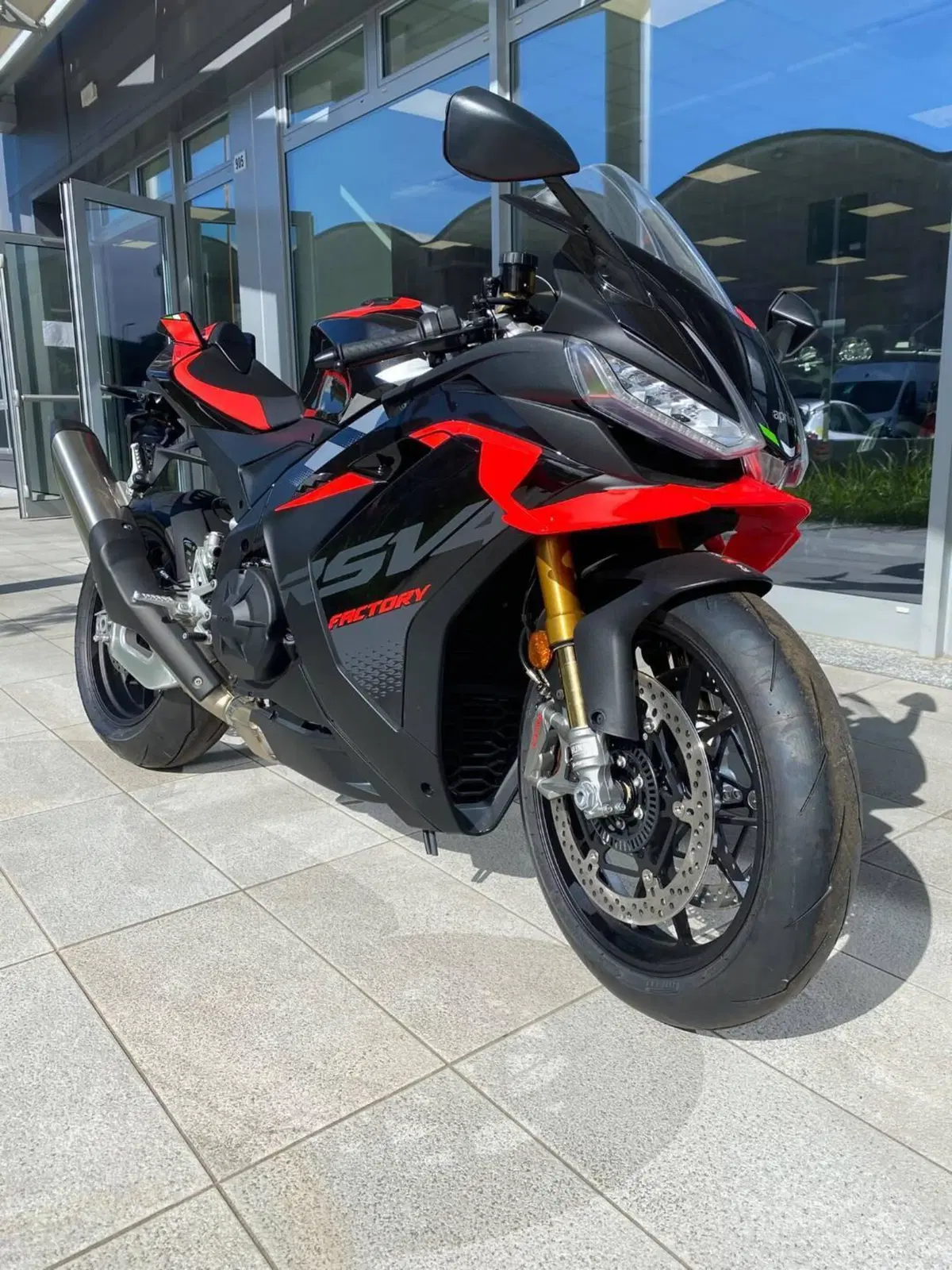 Aprilia RSV4 1100 Factory (2025 - 26) (4)