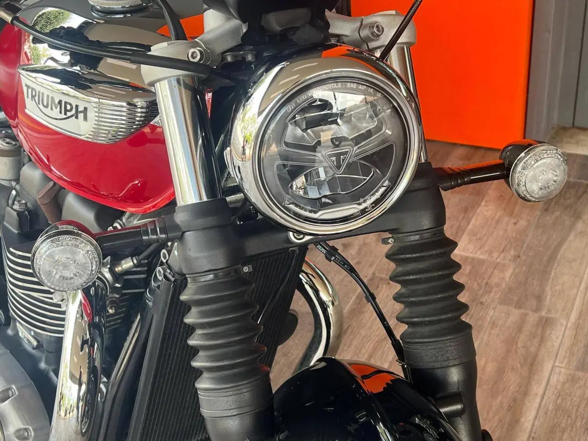 Triumph Bonneville Speedmaster 1200 Chrome Edition (2023) (3)