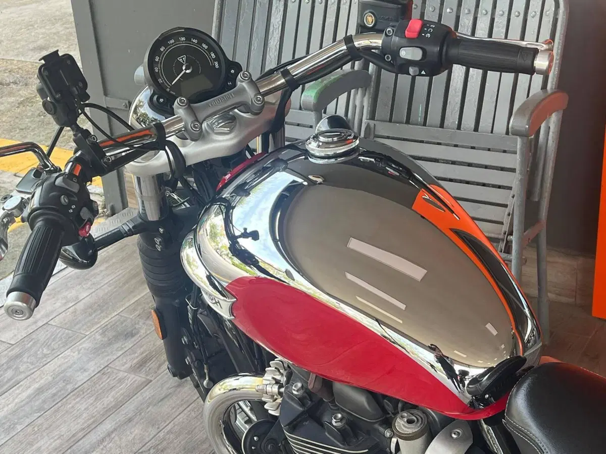 Triumph Bonneville Speedmaster 1200 Chrome Edition (2023) (12)