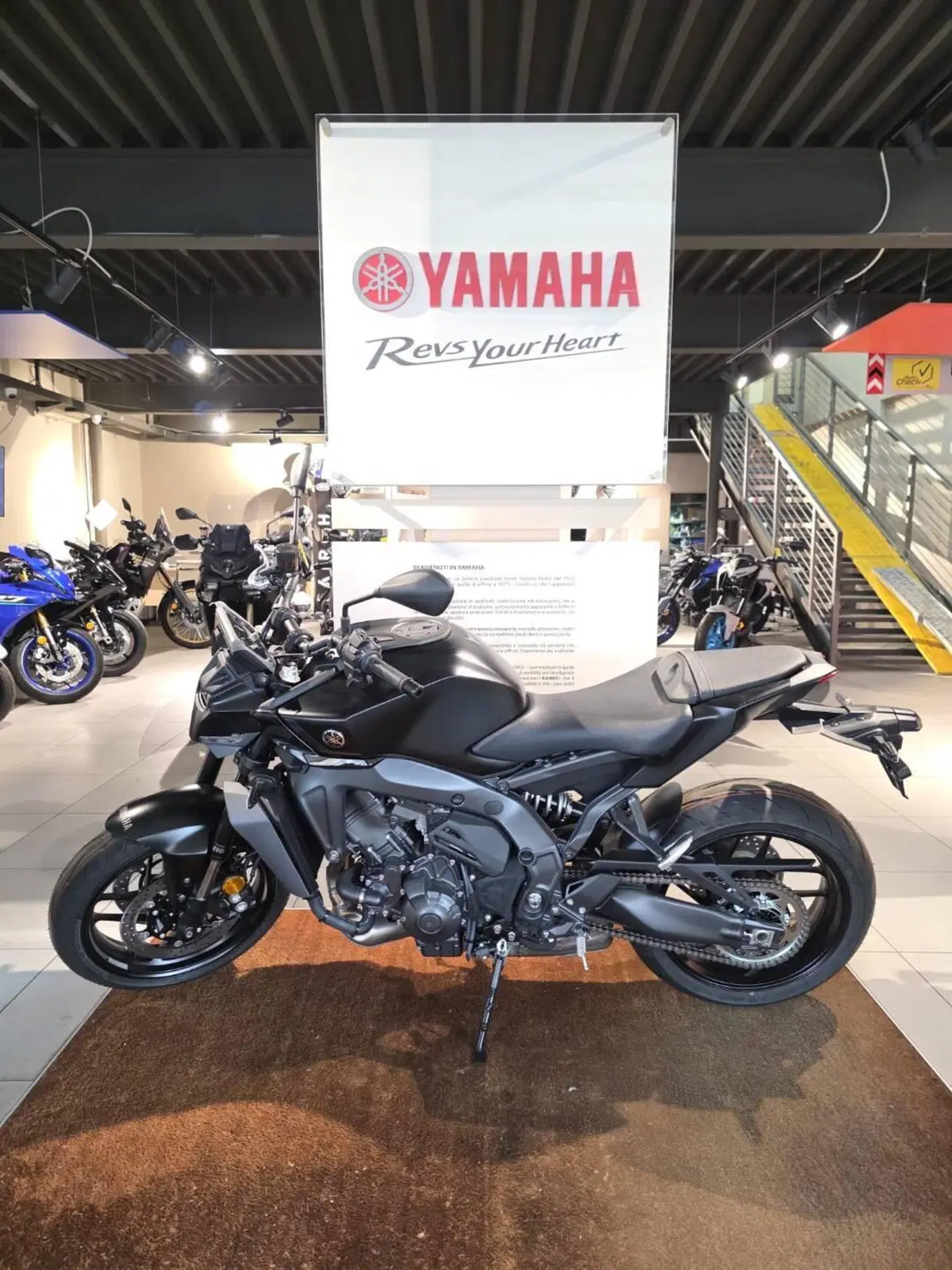 Yamaha MT-09 Y-AMT (2024 - 26) (2)