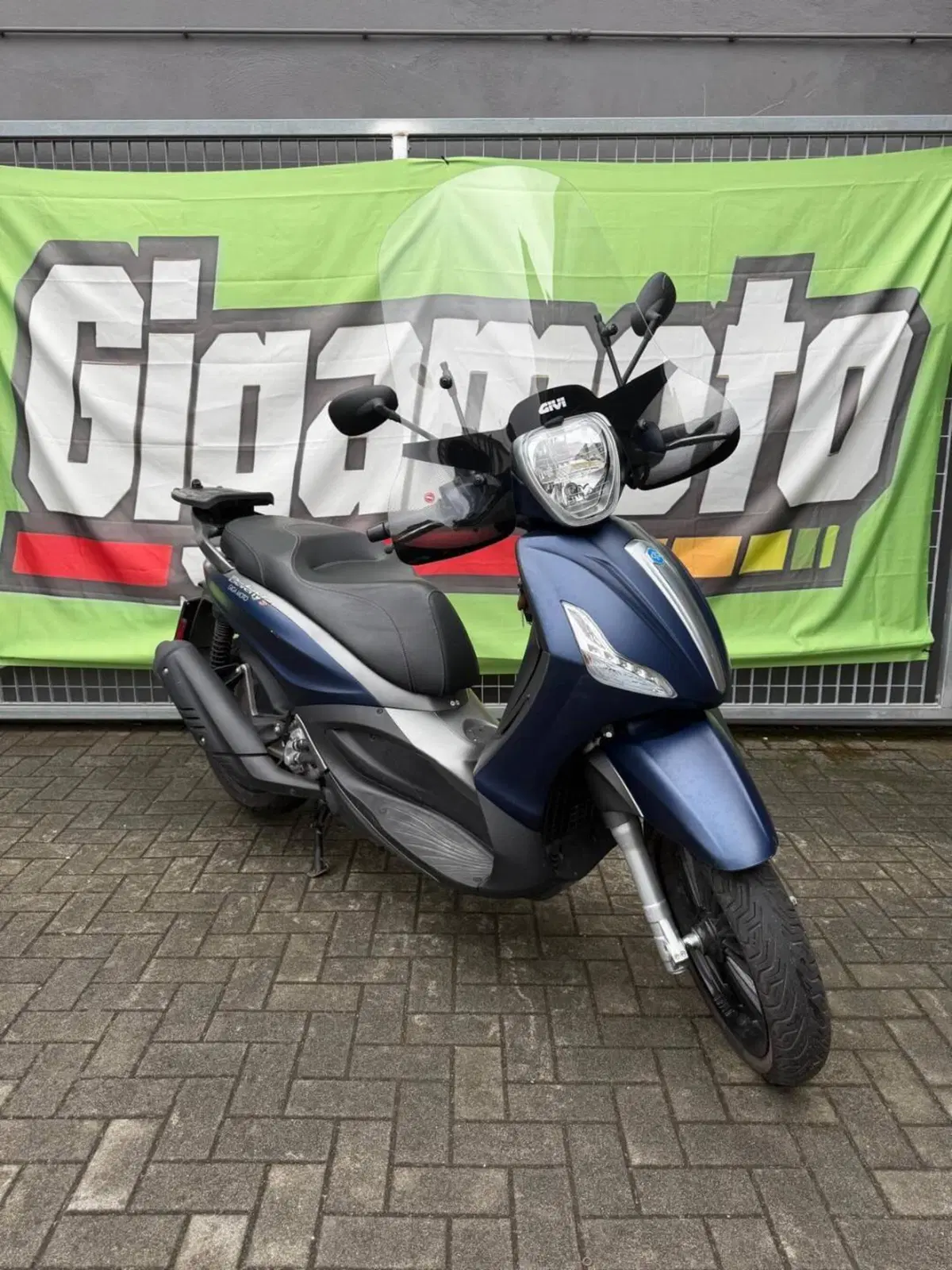 Piaggio Beverly 300 i.e. ABS-ASR (2016 - 20) (3)