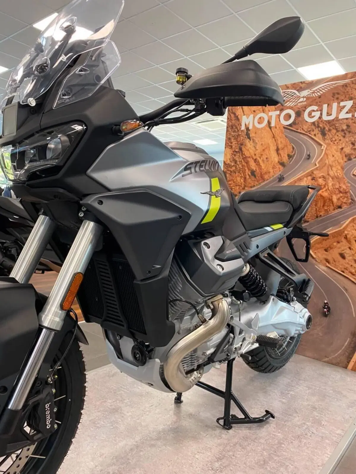 Moto Guzzi Stelvio (2024 - 26) (2)