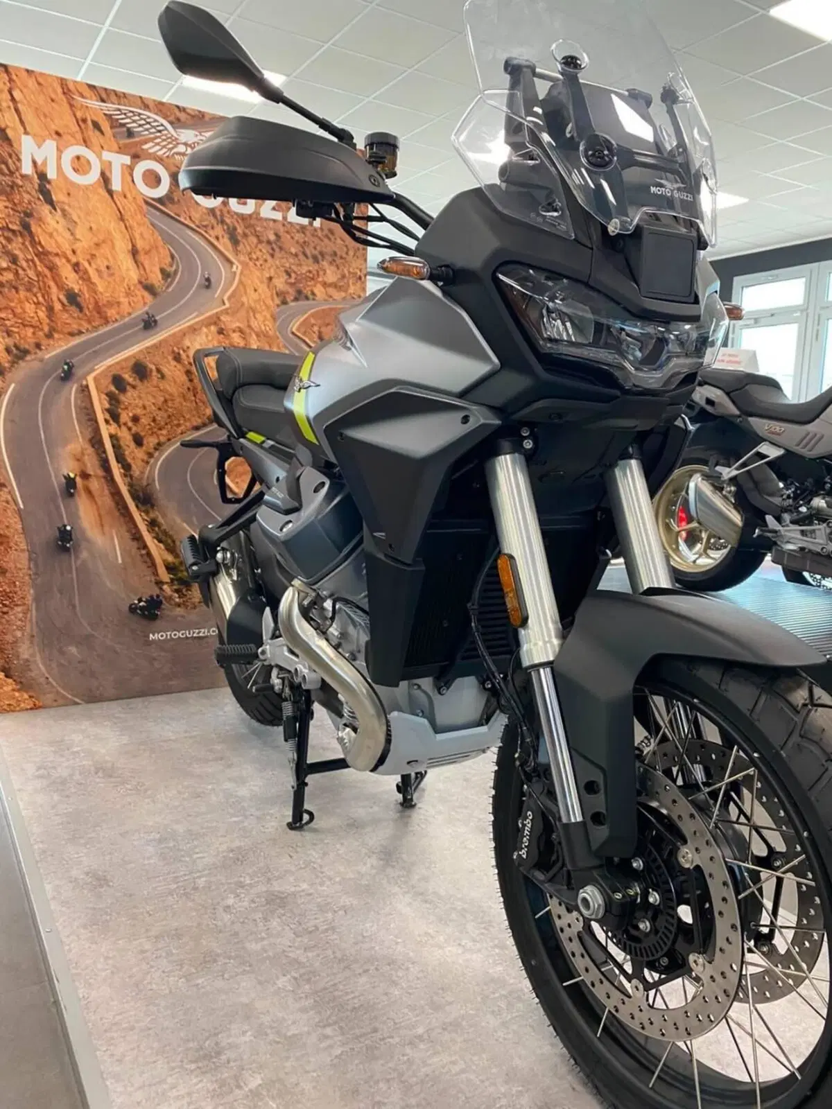 Moto Guzzi Stelvio (2024 - 26) (4)