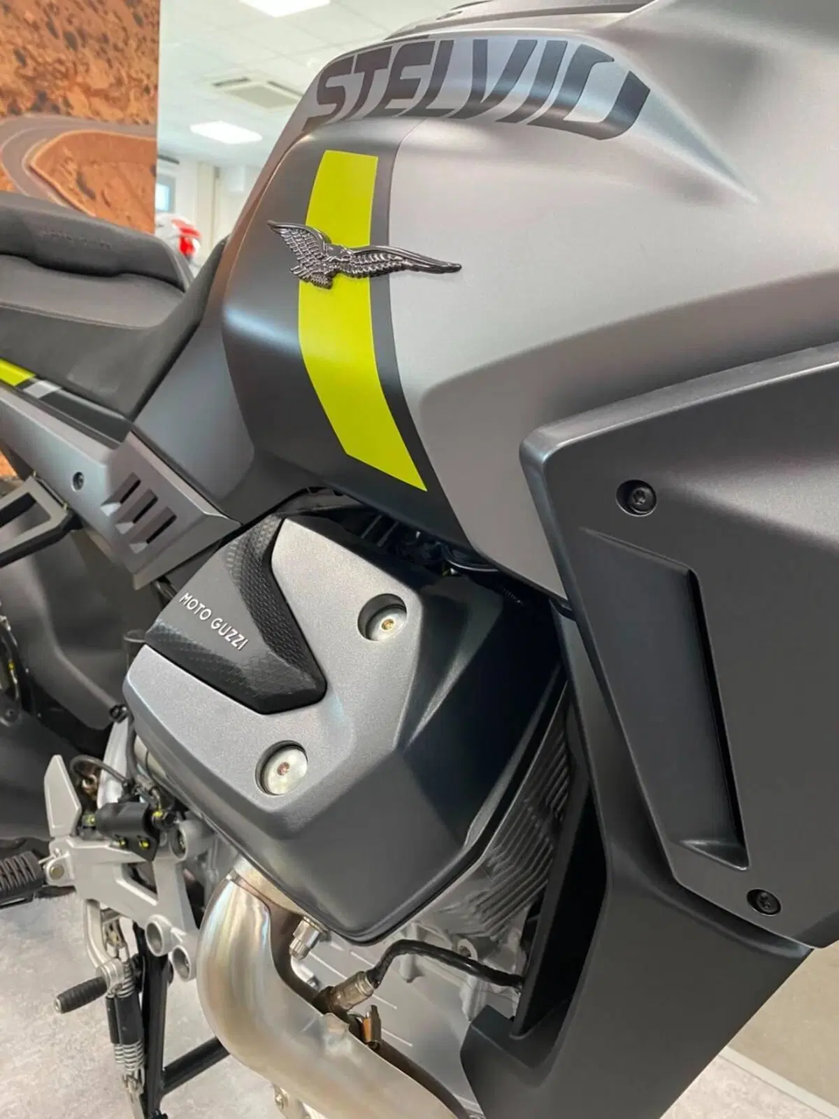 Moto Guzzi Stelvio (2024 - 26) (5)