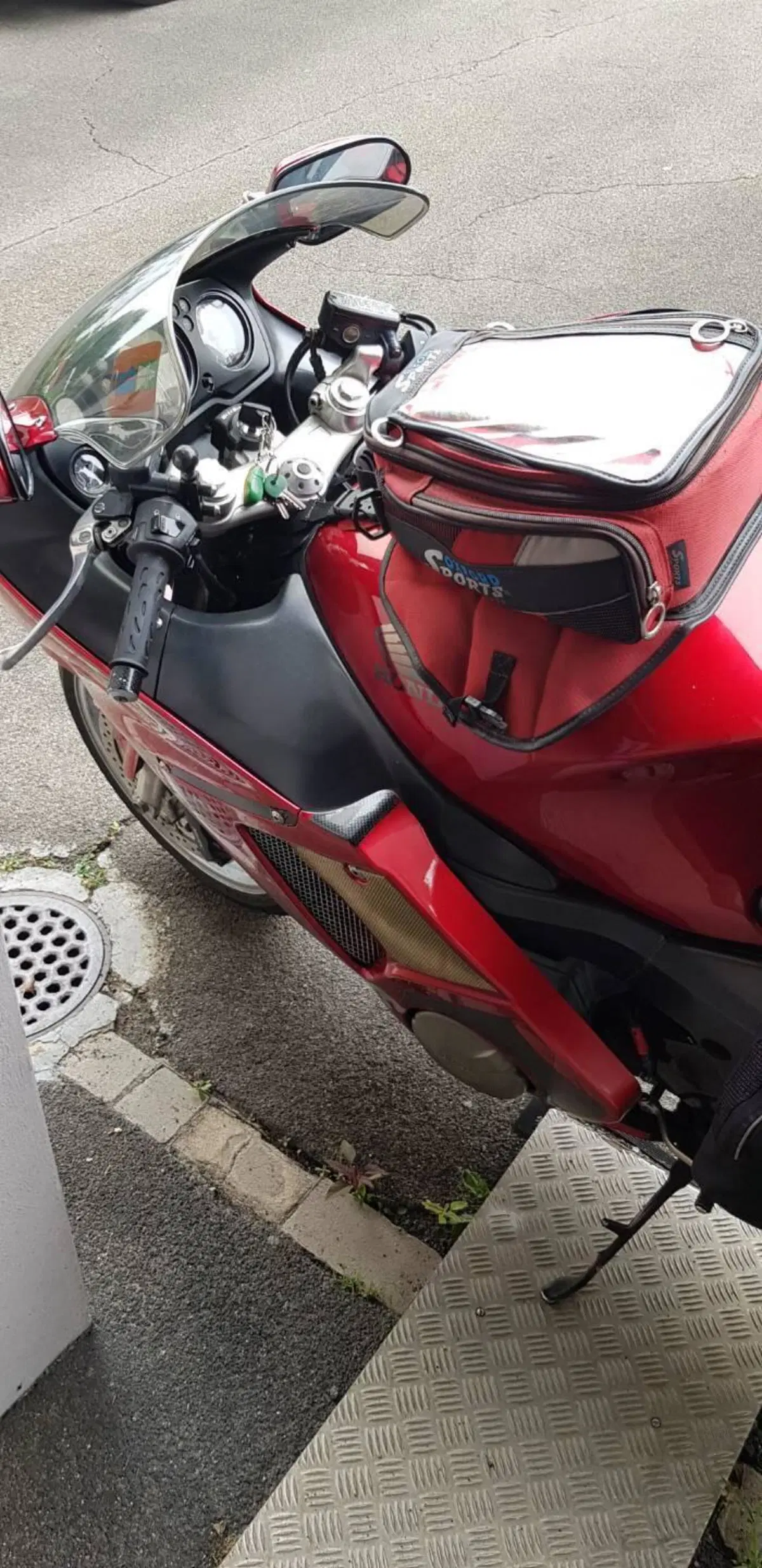 Honda CBR 1100 XX Superblackbird (1999 - 00) (2)