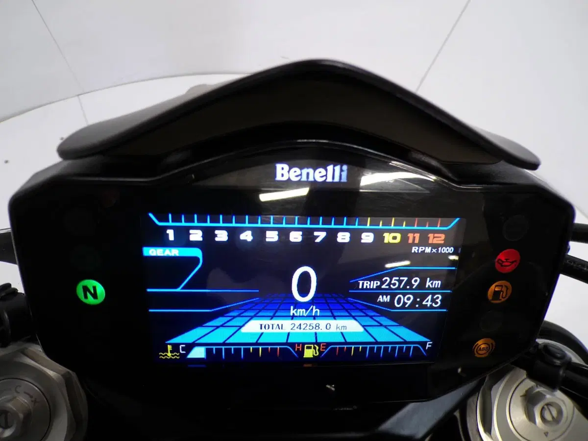 Benelli 752 S (2019 - 20) (13)