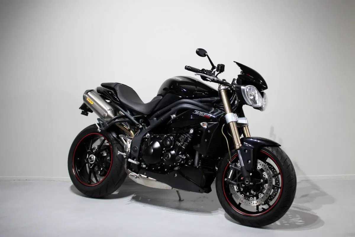 Triumph Speed Triple 1050 ABS (2011 - 15) (2)