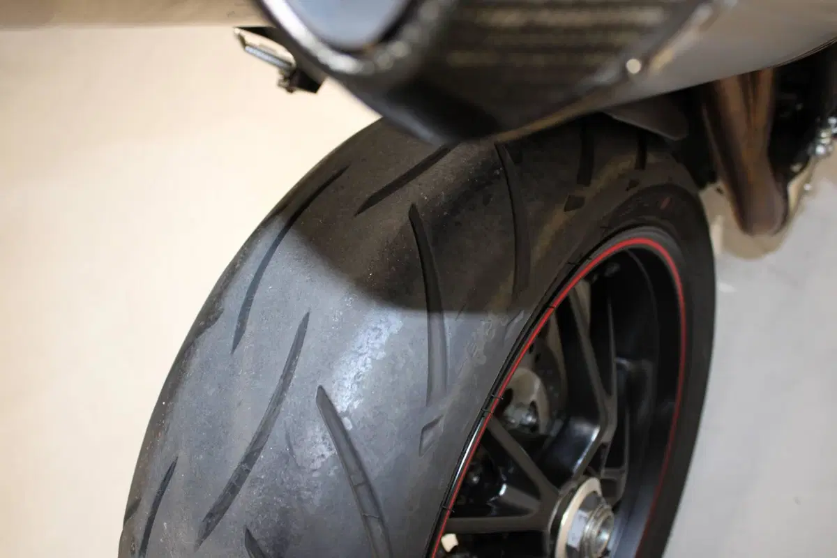Triumph Speed Triple 1050 ABS (2011 - 15) (9)