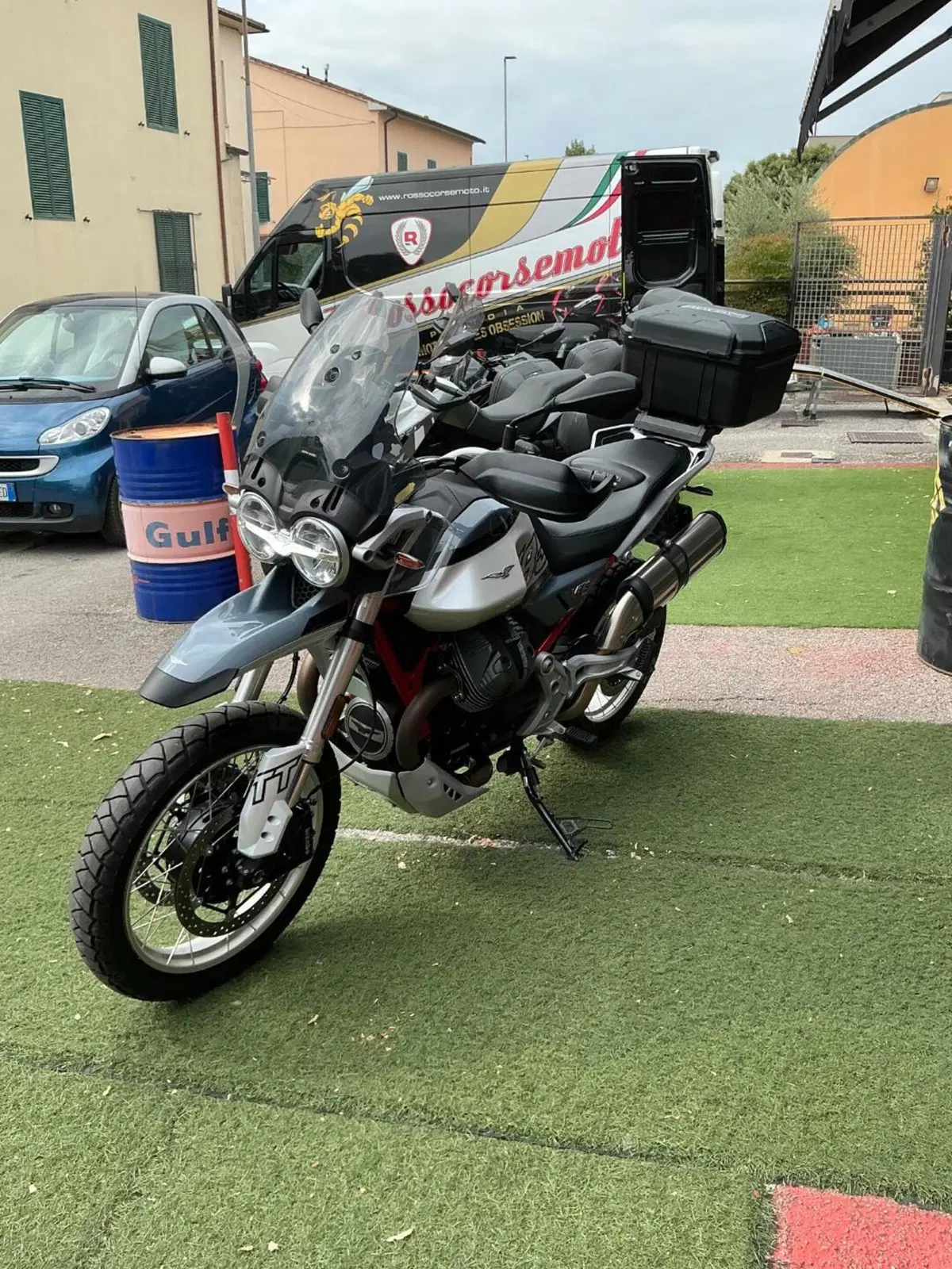 Moto Guzzi V85 TT (2024 - 26) (2)