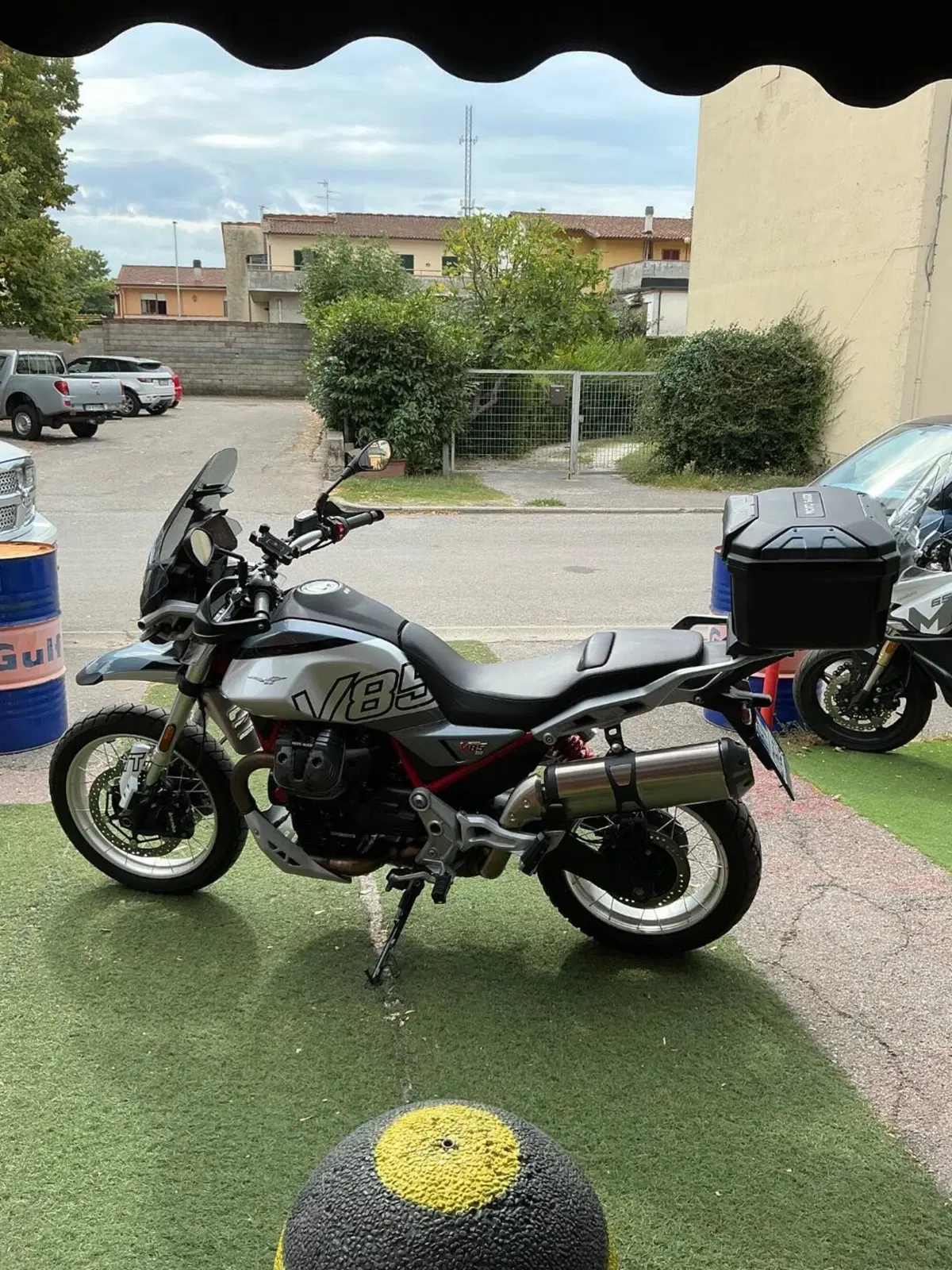Moto Guzzi V85 TT (2024 - 26) (4)