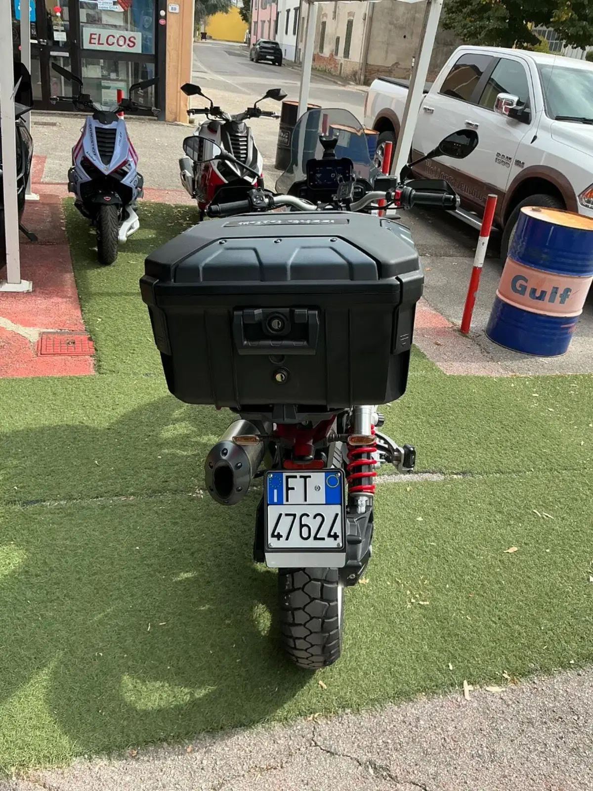 Moto Guzzi V85 TT (2024 - 26) (6)
