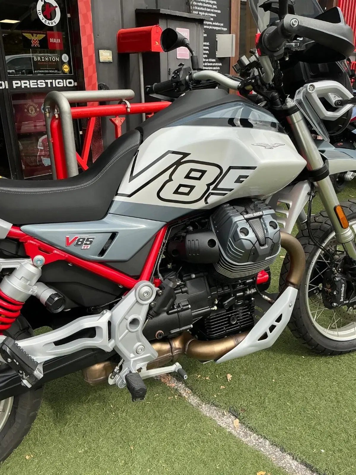 Moto Guzzi V85 TT (2024 - 26) (8)