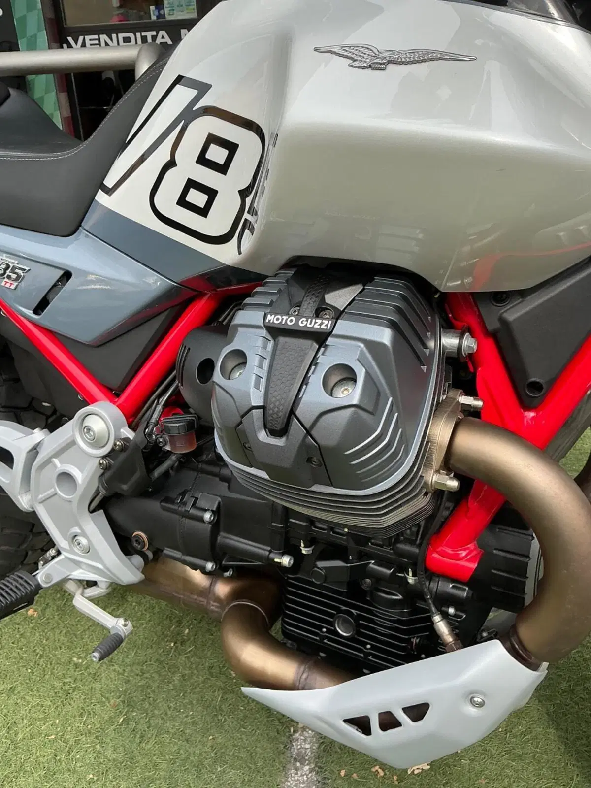 Moto Guzzi V85 TT (2024 - 26) (10)