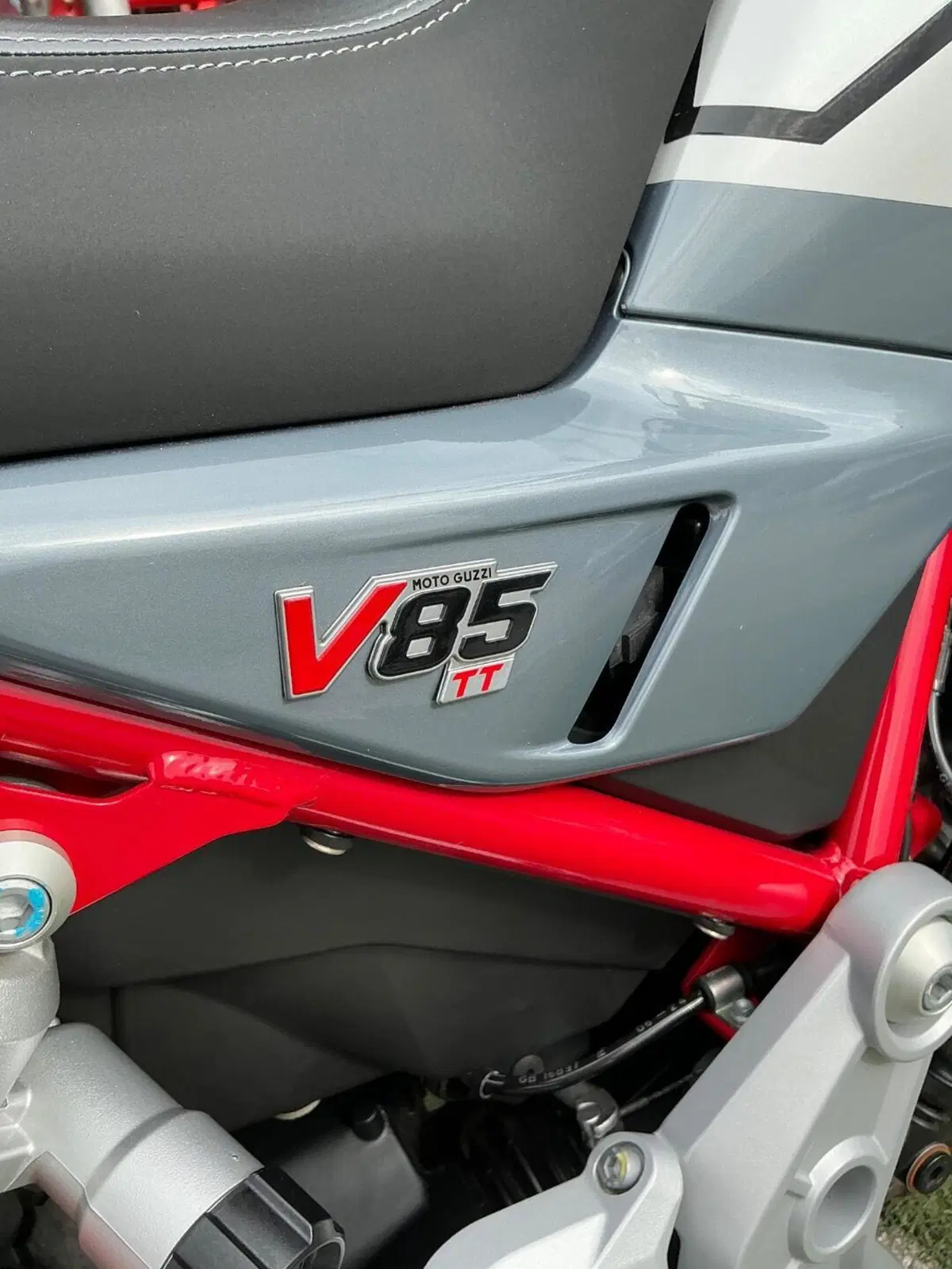 Moto Guzzi V85 TT (2024 - 26) (11)
