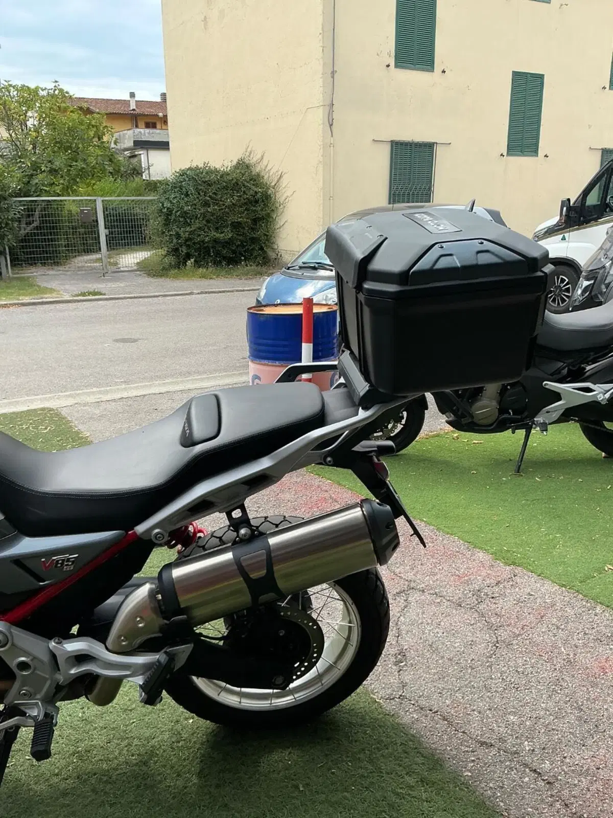 Moto Guzzi V85 TT (2024 - 26) (14)