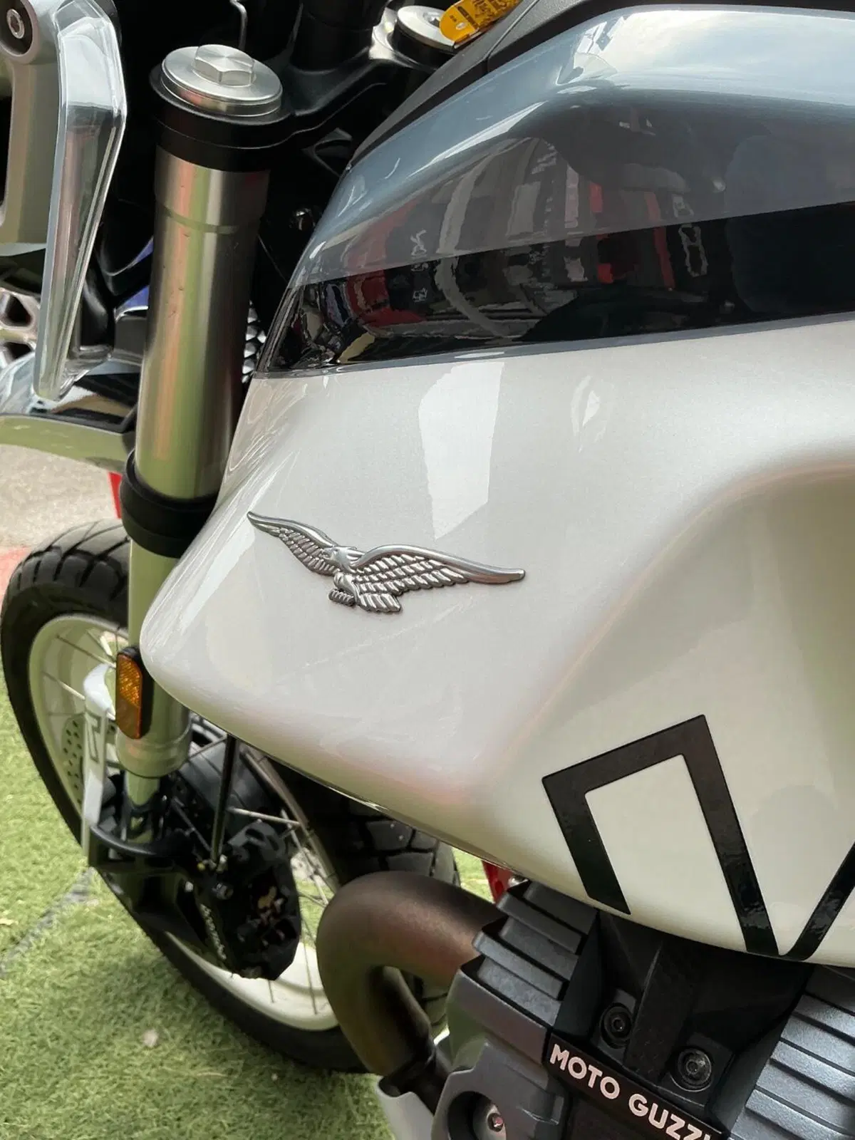 Moto Guzzi V85 TT (2024 - 26) (16)