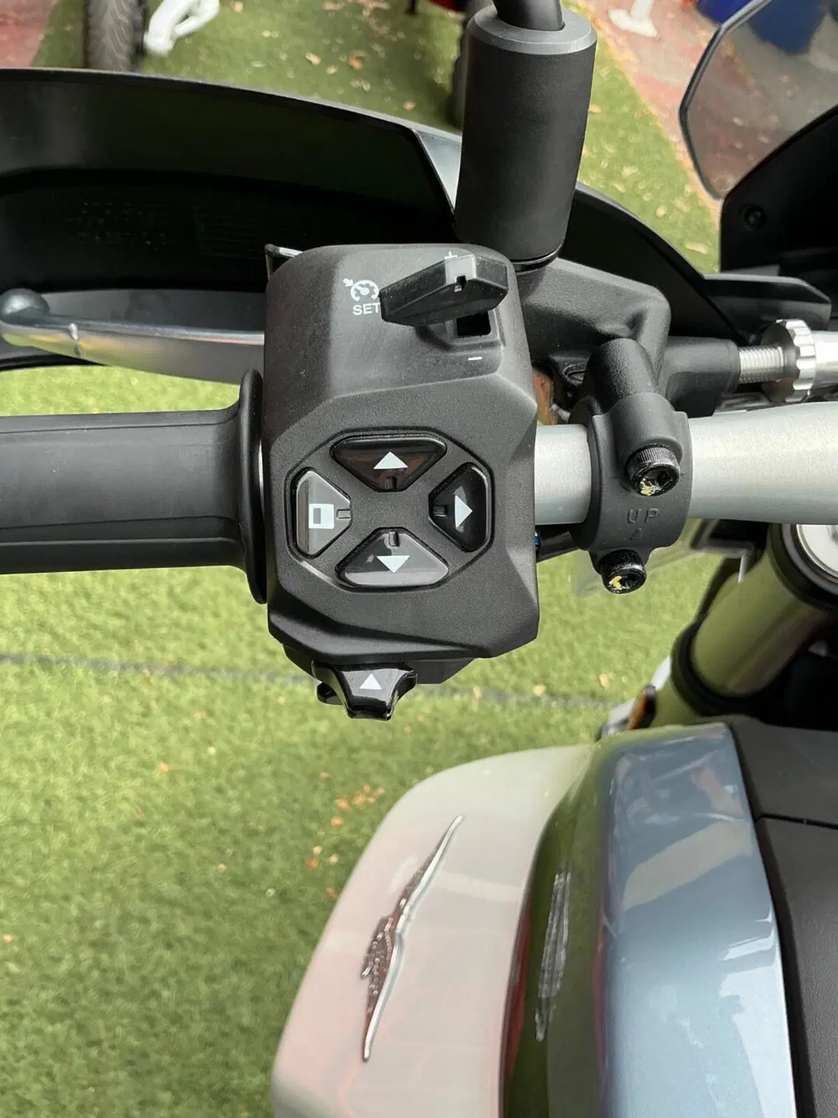 Moto Guzzi V85 TT (2024 - 26) (17)