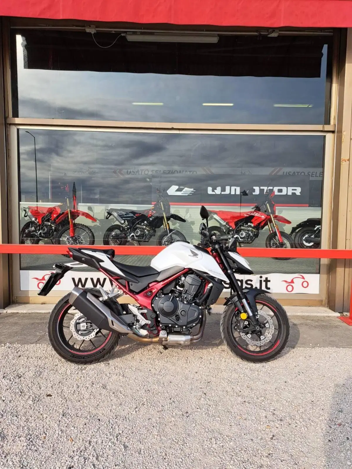 Honda CB 750 Hornet (2025) (3)