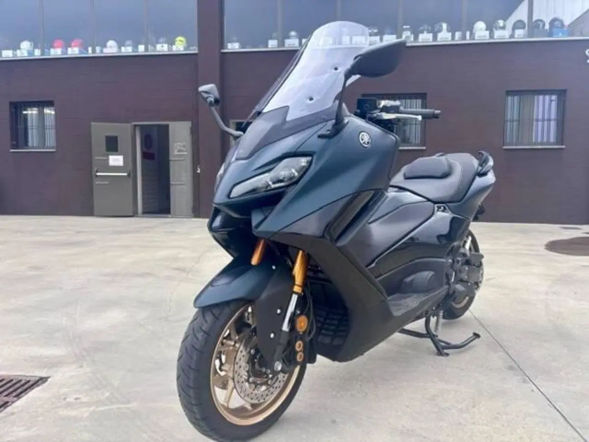 Yamaha T-Max 560 Tech Max (2022 - 24) (2)