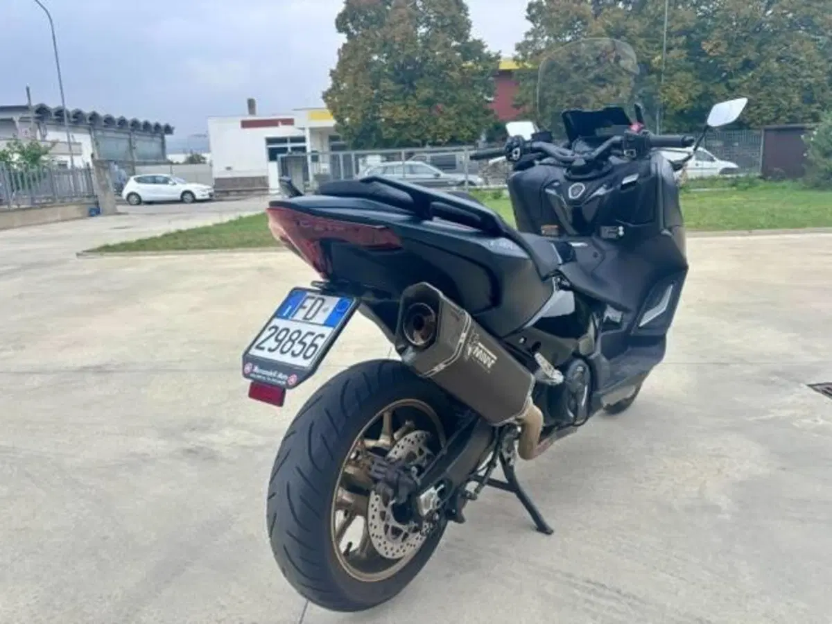 Yamaha T-Max 560 Tech Max (2022 - 24) (5)