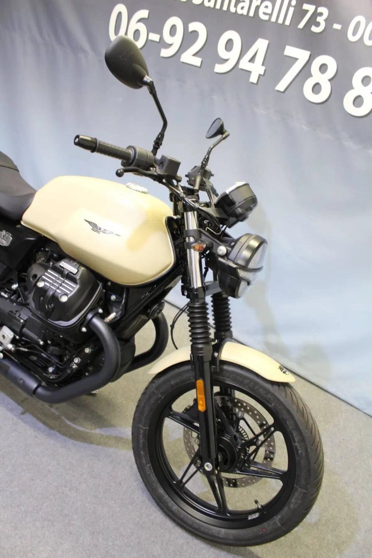 Moto Guzzi V7 Stone (2025 - 26) (8)