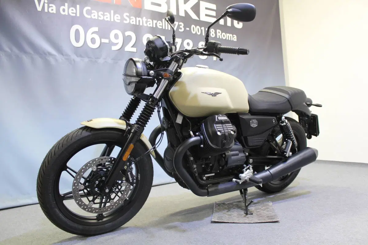 Moto Guzzi V7 Stone (2025 - 26) (12)