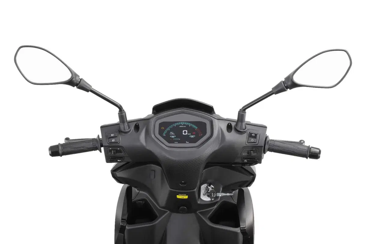 LTS 125S, il nuovo ruote alte QJ Motor che sfida il traffico (e i prezzi) in città (9)