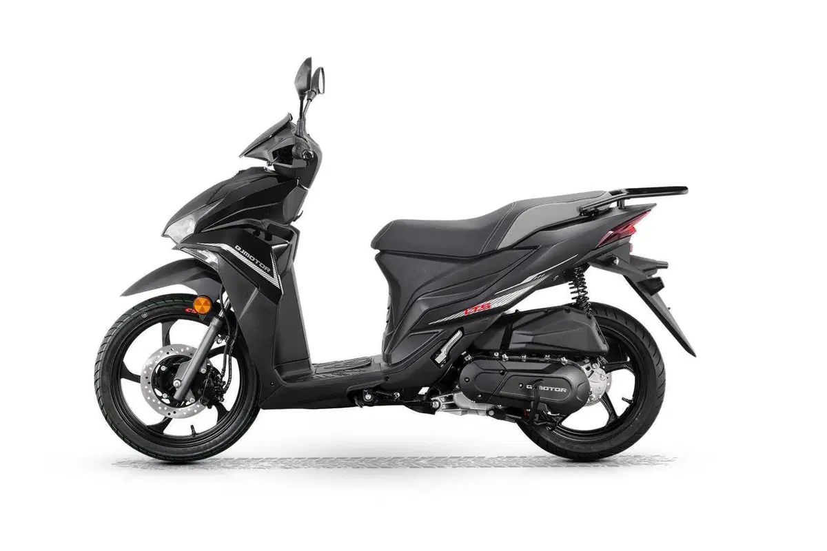 LTS 125S, il nuovo ruote alte QJ Motor che sfida il traffico (e i prezzi) in città (2)