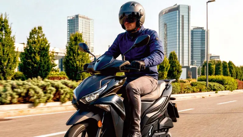 LTS 125S, il nuovo ruote alte QJ Motor che sfida il traffico (e i prezzi) in città