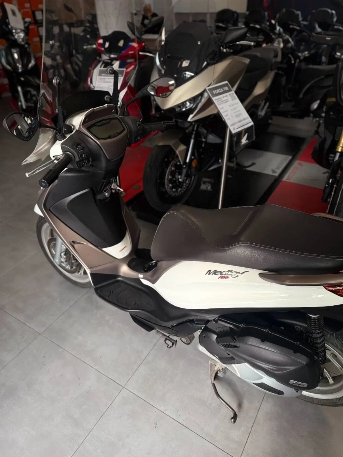 Piaggio Medley 150 ABS (2021 - 25) (4)