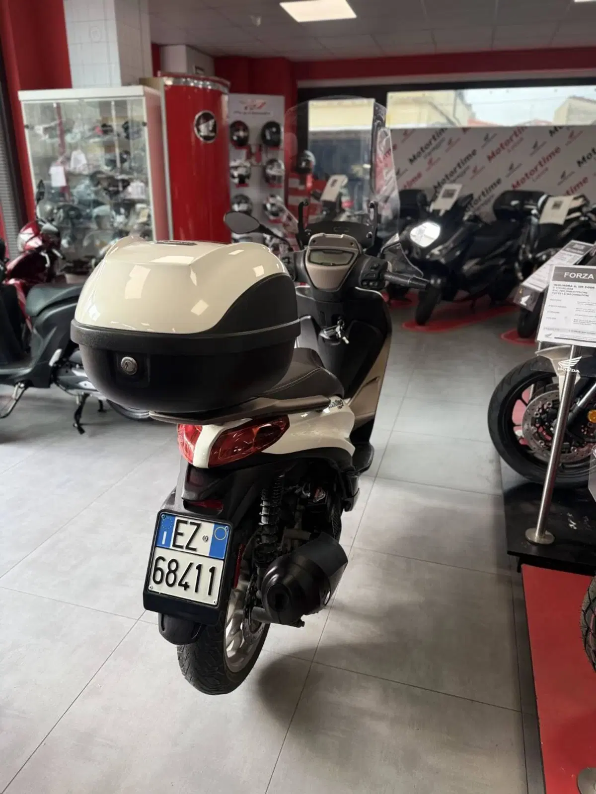 Piaggio Medley 150 ABS (2021 - 25) (3)
