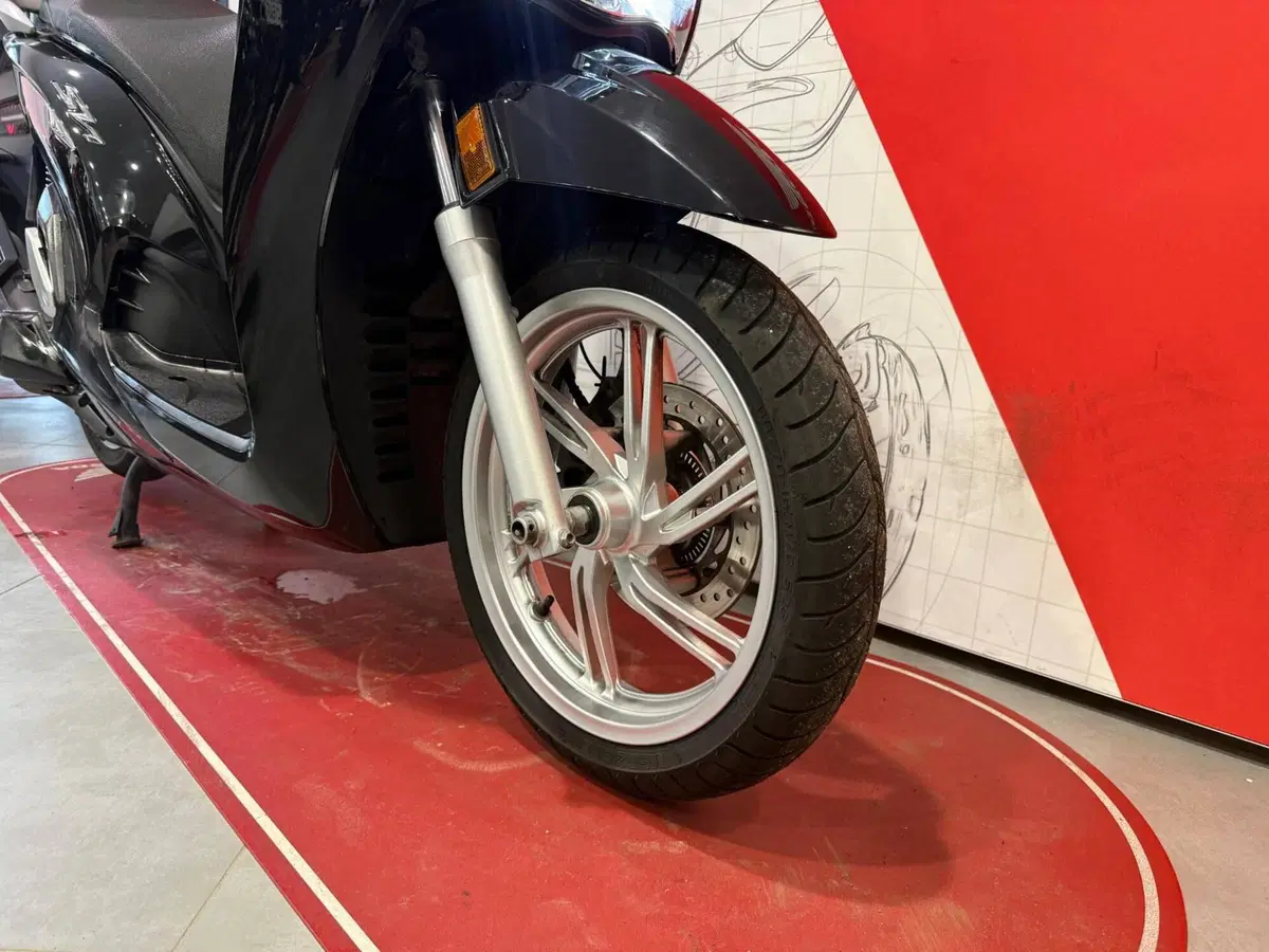 Honda SH 350 (2021 - 24) (9)
